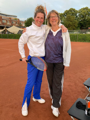 Eva bood op &ldquo;Lucie als dubbelpartner&rdquo; tijdens de dienstenveiling; zo geschiedde en mogen ze nu samen spelen tijdens het OTC Open! 